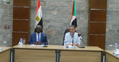 صور.. وزيرا النقل المصرى والسودانى يشهدان توقيع عقد تعاون ثنائى