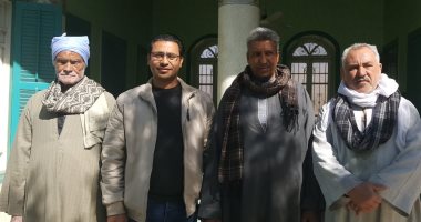 صور.. قرية العصارة بأسيوط نموذج فى المشاركة الاجتماعية.. الأهالى: جمعنا 200 ألف جنيه لبناء مدرسة و460 ألفا لإقامة وحدة صحية.. وأنشأنا مكتب بريد لراحة كبار السن فى الحصول على معاشهم.. ونسعى لعمل صرف صحى