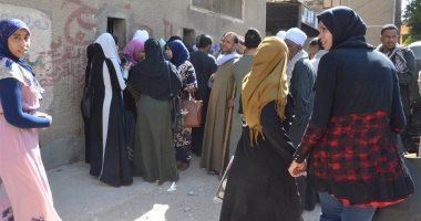 زحام على التقديم لمسابقة  " التربية التعليم " بالأقصر 