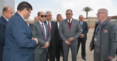 صور .. جولة تفقدية لوزير الطيران بشركة مصر للطيران للخدمات الجوية