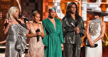 صور وفيديو.. ميشيل أوباما تحكى قصتها مع الموسيقى وتشعل مسرح الـGRAMMYS