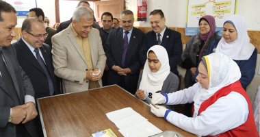 فيديو وصور.. محافظ المنوفية يتابع المبادرة الرئاسية للقضاء على فيروس سى لطلاب المدارس