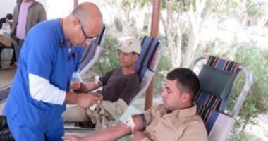 صور..رجال الشرطة يتبرعون بدمائهم لمرضى مستشفى القصر العينى