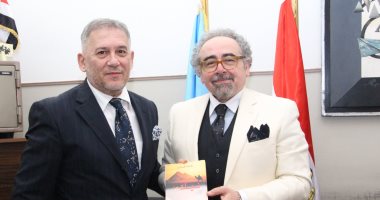 صور .. الكاتب عضو مجلس النواب الألبانى فاته فيلاى يزور اتحاد كتاب مصر