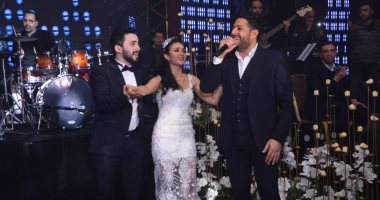 صور.. حماقى يشعل زفاف نجل المخرج طارق العتر بـ"كل يوم من ده"