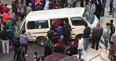صور.. إصابة 8 أشخاص فى حادث اصطدام ميكروباص بعقار فى عزبة النخل 