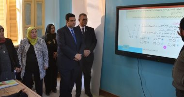 توزيع التابلت على طلبة وطالبات الصف الأول الثانوى بمدارس السويس