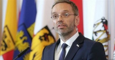 وزير الداخلية النمساوى يؤكد التزام بلاده بخط صارم للحد من اللجوء خلال 2022