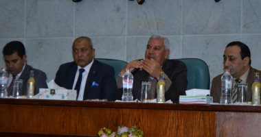 محافظ مطروح يلتقى مجلس العمد والمشايخ ليبحث مشكلات المحافظة 