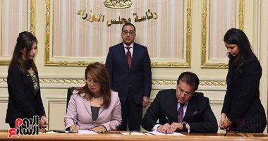 صور.. رئيس الوزراء يشهد توقيع بروتوكول بين وزارتى التضامن والتعليم العالى