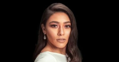 اللى بنظرة يسلم واللى عاملى معلم.. أغنية جديدة لـ زيزى عادل