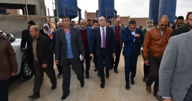 وزير الإسكان يتفقد رافع صرف صحى بالقاهرة الجديدة ويوجه بالانتهاء من الطرق المحيطة