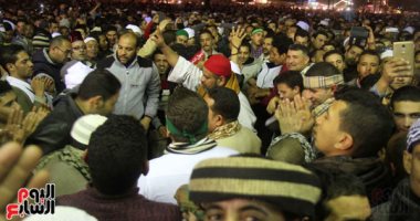 صور.. الآلاف يحتفلون بمولد السيدة نفيسة والتهامى يحيى الليلة الختامية