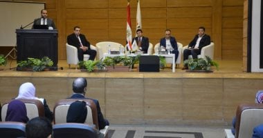 أشرف صبحي يلتقى مديرى مديريات الشباب والرياضة