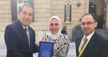 مدير معهد بحوث البترول بمؤتمر جامعة عين شمس: "نحن فى وطن لا يعرف المستحيل"