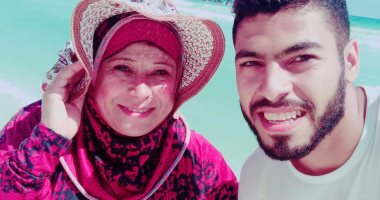 سنجل وبحتفل بالفلانتين.. محمود: عيد الحب أحلى أمى