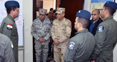 صور.. وزير الدفاع يتفقد مراحل الإعداد والتأهيل العلمى لطلبة القوات الجوية 