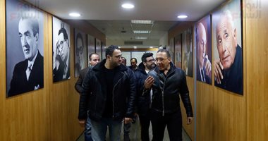 صور.. أكرم حسنى يزور اليوم السابع ويكشف مغامراته العاطفية بمناسبة عيد الحب