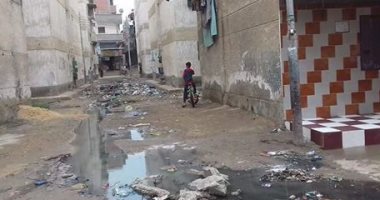 قارئ يرصد غرق قرية بمياه الصرف الصحى فى كفر الدوار