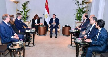 السيسى يستهل نشاطه في ميونيخ بلقاء رئيس شركة "رودا أند شوارتز"