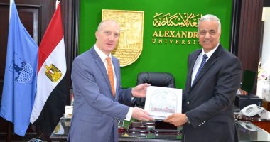 رئيس جامعة الإسكندرية يستقبل قنصل لبنان لبحث التعاون المشترك