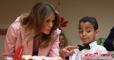 صور.. ميلانيا ترامب تقضى عيد الحب بصحبة أطفال مرضى بولاية ماريلاند 