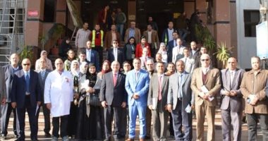 صور.. رئيس جامعة أسيوط يصطحب عدد من السفراء فى زيارة للمستشفيات الجامعية