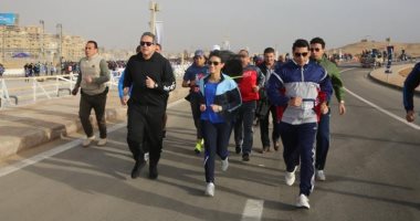 صور.. وزيرة السياحة تشارك في ماراثون الأهرامات