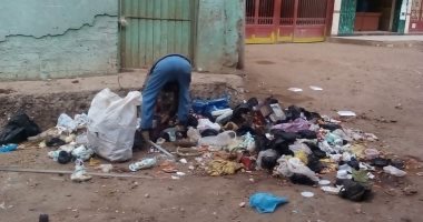 شكوى من انتشار القمامة والحيوانات النافقة فى مقابر مركز زفتى