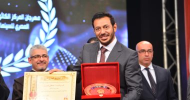 صور.. تكريم مصطفى شعبان ومجدى كامل وعادل أديب بختام مهرجان المركز الكاثوليكى