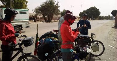 أسوان تستقبل 4 سائحين فى مغامرة عبر القارة الإفريقية بالدراجات الهوائية