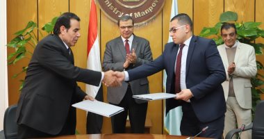 وزير القوى العاملة يشهد توقيع 31 اتفاقية عمل بصرف علاوة خاصة لـ 9 آلاف عامل
