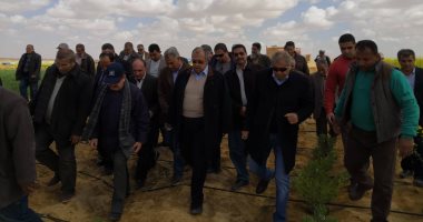 وزير الزراعة ومحافظ المنيا يتفقدان مزرعة الـ4 محاصيل بمشروع الـ1.5 مليون فدان