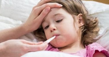 متستهونيش بالحرارة.. اعرفى أضرار السخونية على الطفل ونصائح لعلاجها