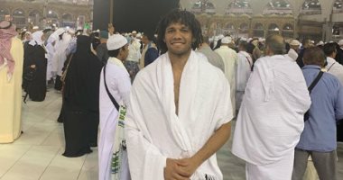 تقبل الله.. محمد الننى يؤدى مناسك العمرة فى الأراضى المقدسة