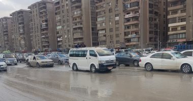 الدفع بـ30 سيارة شفط لسحب مياه غزيرة ناتجة عن كسر خط صرف صحى بالأوتوستراد