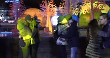 عندك بوس جوه يا مصيلحى.. مسابقة أفضل قبلة فى عيد الحب بموسكو.. صور