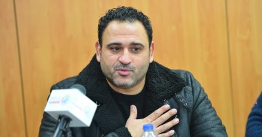 أكرم حسنى يشارك جمهوره برسالة صوتية للراحلة رجاء الجداوى فى ذكراها الأولى
