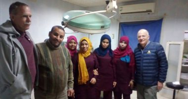 أطباء مستشفى إسنا يجرون عملية ناجحة لسائح أمريكى بعد إصابته بكسور  داخل مركب سياحى
