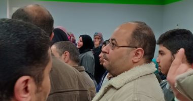 صور.. زحام وتعطل كمبيوتر مكتب بريد التجمع الخامس بسبب تابلت أولى ثانوى