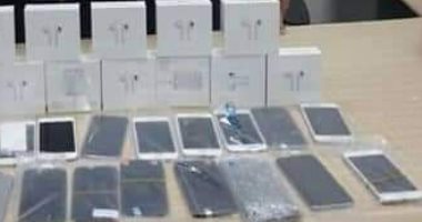 جمارك مطار برج العرب تحبط محاولة تهريب هواتف محمولة ومستلزماتها
