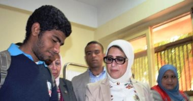صور.. وزيرة الصحة تتفقد 100 مليون صحة لطلاب الثانوية ونور حياة لتلاميذ الأقصر
