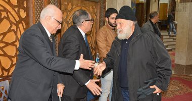 يحيى الفخراني وعزت العلايلي ومحمود حميدة وصناع السينما فى عزاء محسن نصر
