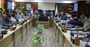 خالد فودة يعقد اجتماعا للإعداد لاحتفالات محافظة جنوب سيناء بعيدها القومى