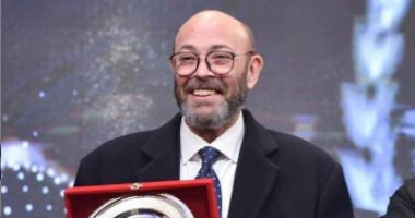 منال سلامة تهنئ زوجها عادل أديب بعد تكريمه فى مهرجان المركز الكاثوليكى