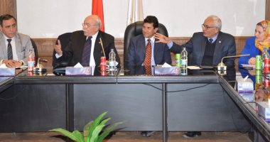 وزير الرياضة يجتمع مع اللجنة العلمية لإدراج التربية البدنية مادة إلزامية