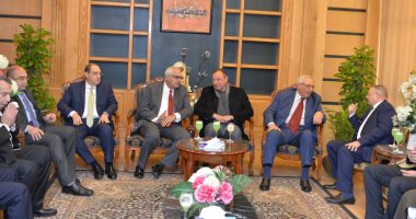 رئيس جامعة المنصورة يستقبل محمود الخطيب ووزير التعليم العالى الأسبق 