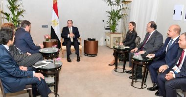 السيسى يستعرض مع مسئولى "مرسيدس" فى ميونيخ استئناف نشاط الشركة فى مصر 