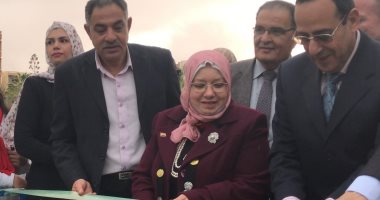 أطفال مدرسة جاويش بالعريش يرفعون الأعلام فى افتتاح حديقة باسم الشهداء