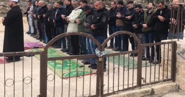 فلسطينيون يؤدون صلاة الجمعة بحى وادى الحمص رفضا لسياسة التهجير الإسرائيلي